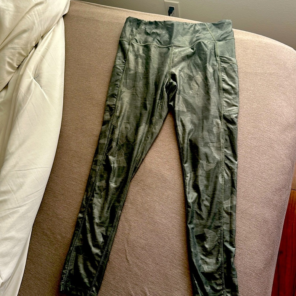 Prana Camo Print Leggings with pockets- sz Large